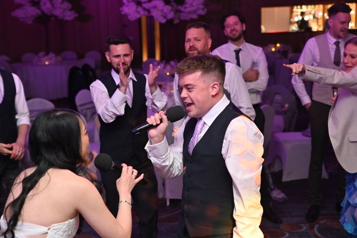 Guests singing along on the dancefloor